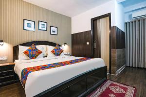 Postel nebo postele na pokoji v ubytování FabHotel Sentinel Suites