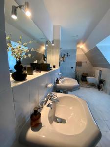 Phòng tắm tại Landhaus Lotten