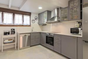 Kuchyň nebo kuchyňský kout v ubytování CASA GERRA COMILLAS