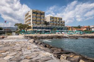 Gallery image of Hotel Bellevue Et Mediterranée in Diano Marina