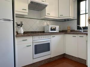 Kuchyň nebo kuchyňský kout v ubytování Apartamentos Isla Canela