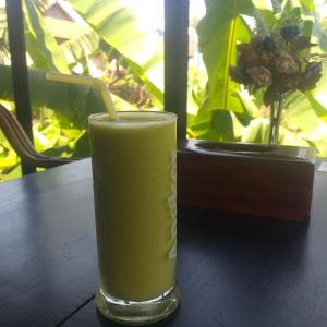 Bevande di Pomelo Outpost Cambodia ដំណាក់ភ្នំក្រោម