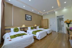 Giường trong phòng chung tại Blue Hanoi Inn Hotel