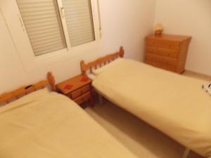 two twin beds in a room with a window at Fortuna Villa 510 in Mazarrón