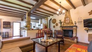 Μια τηλεόραση ή/και κέντρο ψυχαγωγίας στο Villa Rey Ardales by Ruralidays