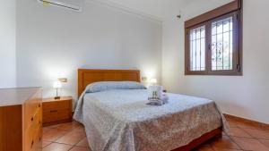 Postel nebo postele na pokoji v ubytování La Villa Pozuelas Iznájar by Ruralidays + 18 fotografií