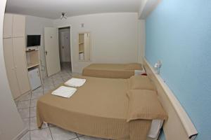 Ένα ή περισσότερα κρεβάτια σε δωμάτιο στο Atlântico Sul Hotel