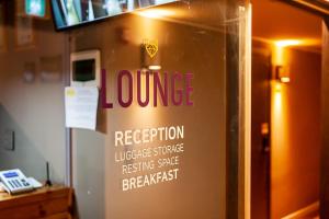 a sign on a wall that reads lounge receptionuranceurance surface pressing surface breakfast at Hostel Mihojae Busan in Busan