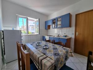 Kuchyň nebo kuchyňský kout v ubytování Apartments HARMONY Novalja