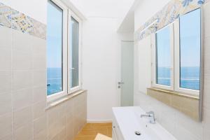 Een badkamer bij FRENNESIA Amalfi Coast