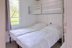 Ένα ή περισσότερα κρεβάτια σε δωμάτιο στο Chalet pour 4 - Résidence avec piscine