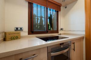 Kuchyňa alebo kuchynka v ubytovaní Vacation home in the best location, with terrace and pool in Marbella Center