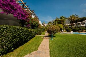 Vonkajšia záhrada v ubytovaní Vacation home in the best location, with terrace and pool in Marbella Center