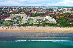 an aerial view of a beach with a group of people at Sheraton Bali Kuta Resort in Kuta