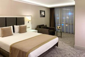 A bed or beds in a room at The Conforium Hotel Van
