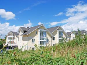 a large house on a hill with grass at Wohnpark Stadt Hamburg - Apt. 50 in Binz