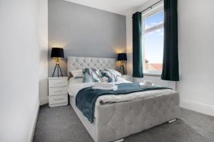 Postel nebo postele na pokoji v ubytování Stunning 2-Bedroom Village Escape in Spennymoor