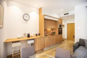 Kuchyň nebo kuchyňský kout v ubytování Apartament al cor del barri vell de Girona