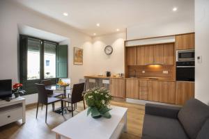 Kuchyň nebo kuchyňský kout v ubytování Apartament al cor del barri vell de Girona