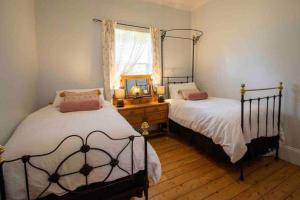 a bedroom with two beds and a window at Hope street cottage- Peaceful & private with CBD conveniences in Bathurst