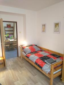 Giường trong phòng chung tại Hrnčírna