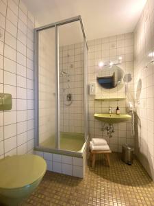 Koupelna v ubytování Unsereins Hotel