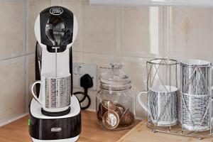 Kaffe- og tefaciliteter på Finest Retreats - The Sea Cottage