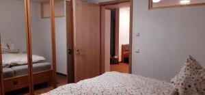 Postel nebo postele na pokoji v ubytování Ferienwohnung Hufeisen ebenerdig