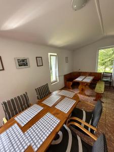 a dining room with a table and chairs at THERMÁL vendégház in Sárospatak