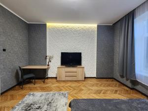 TV a/nebo společenská místnost v ubytování O.O.APART.2