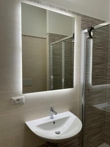 a bathroom with a sink and a mirror at Bevagna VILLA DEL COLLE CAMERA MERLOT in Bevagna