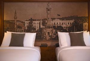Postel nebo postele na pokoji v ubytování Renaissance Izmir Hotel