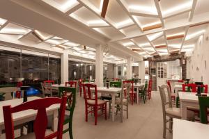 Restoran või mõni muu söögikoht majutusasutuses Hotel Mathios