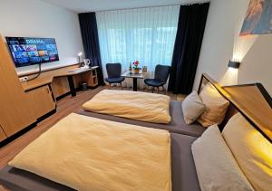 Postel nebo postele na pokoji v ubytování HIL - Hotel im Lus Schopfheim
