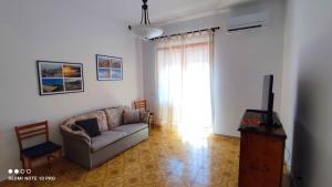 a living room with a couch and a tv at Casa Sara in Gaeta