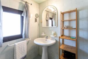 A bathroom at Casa vacanza Enea con idromassaggio - Apulia Home
