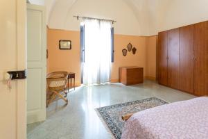 A bed or beds in a room at Casa vacanza Enea con idromassaggio - Apulia Home
