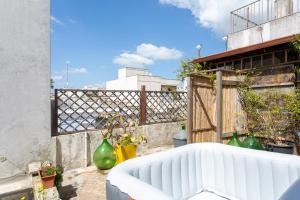 A balcony or terrace at Casa vacanza Enea con idromassaggio - Apulia Home