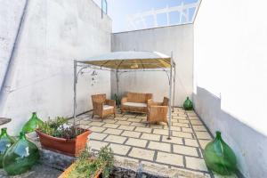 A seating area at Casa vacanza Enea con idromassaggio - Apulia Home