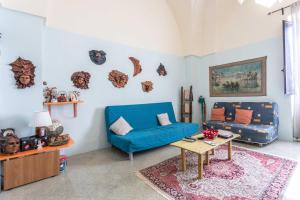 A seating area at Casa vacanza Enea con idromassaggio - Apulia Home