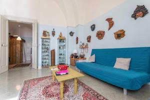 A seating area at Casa vacanza Enea con idromassaggio - Apulia Home
