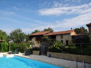 Piscina a Gîtes Pyrénées Les Trois Montagnes o a prop