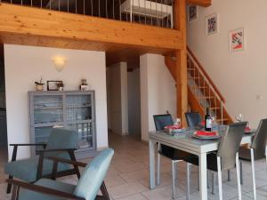 Foto sihtkohas Le Bouveret asuva majutusasutuse Apartment La Perouse D1-2 by Interhome galeriist