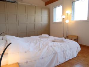 Voodi või voodid majutusasutuse Apartment La Perouse D1-2 by Interhome toas