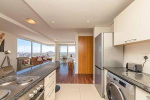 Η κουζίνα ή μικρή κουζίνα στο Horizon Bay 1505 by HMH