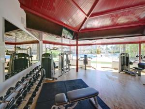 Posilňovňa alebo fitness centrum v ubytovaní Apartment Coral Beach 02 by Interhome