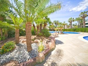 Bazén v ubytovaní Apartment Coral Beach 02 by Interhome alebo v jeho blízkosti