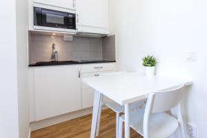 Cucina o angolo cottura di ApartDirect Linköping Vasastaden