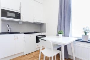 Cucina o angolo cottura di ApartDirect Linköping Vasastaden