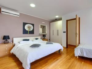Posteľ alebo postele v izbe v ubytovaní Holiday Home Erika by Interhome